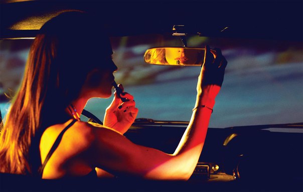 Хилари Суонк в журнале Herring & Herring