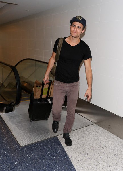 Пол Уэсли в аэропорту LAX - 11 августа