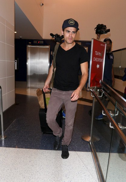 Пол Уэсли в аэропорту LAX - 11 августа