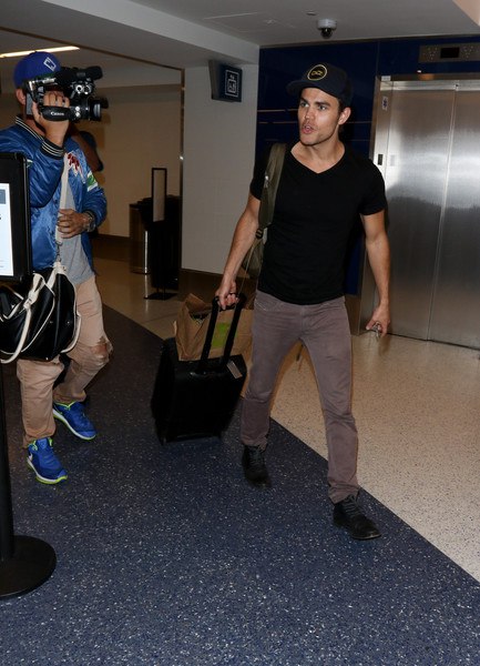 Пол Уэсли в аэропорту LAX - 11 августа