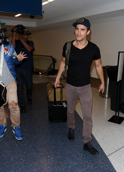 Пол Уэсли в аэропорту LAX - 11 августа