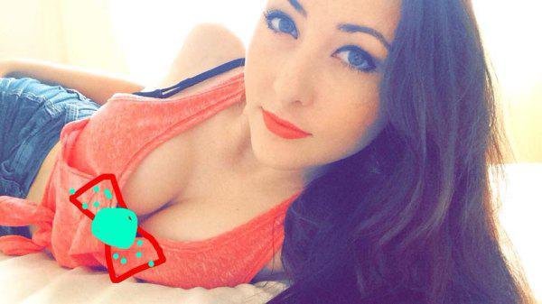 Сексуальные вырезы на сиськах