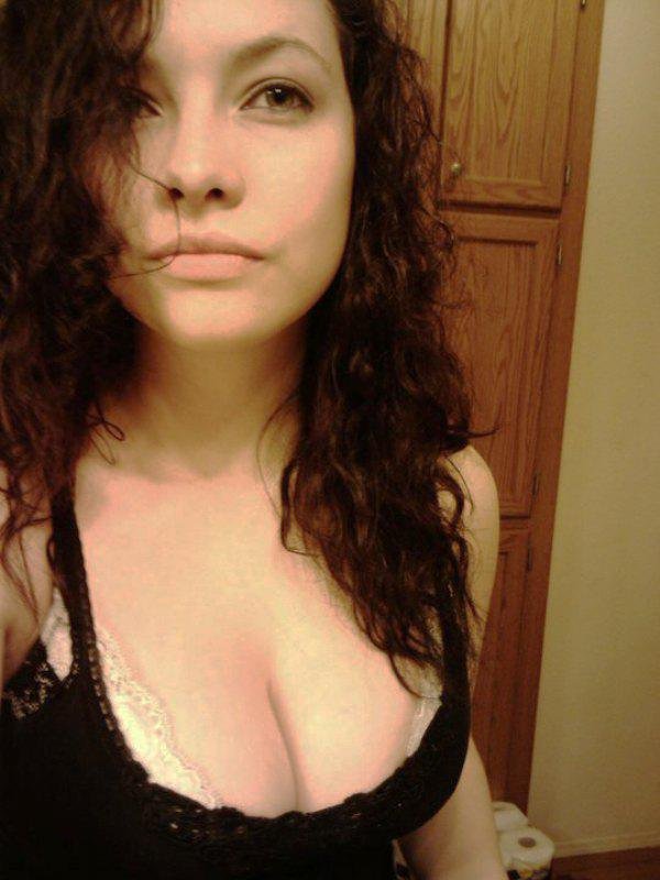 Сексуальные вырезы на сиськах