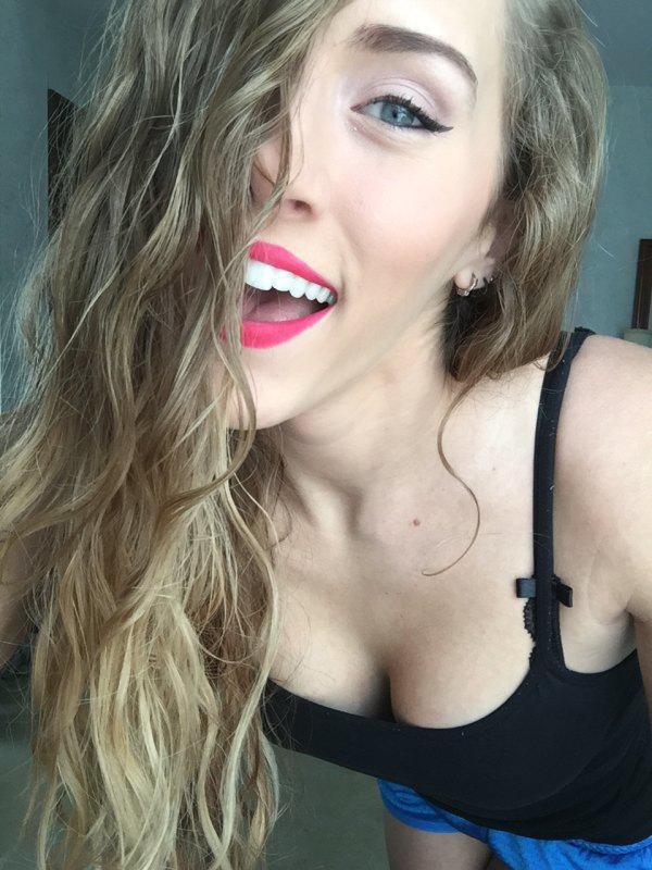 Сексуальные вырезы на сиськах