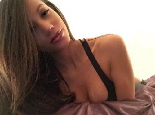 Соблазнительные девушки в постели