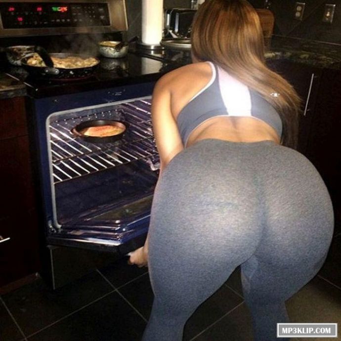 Девушки в узких штанишках