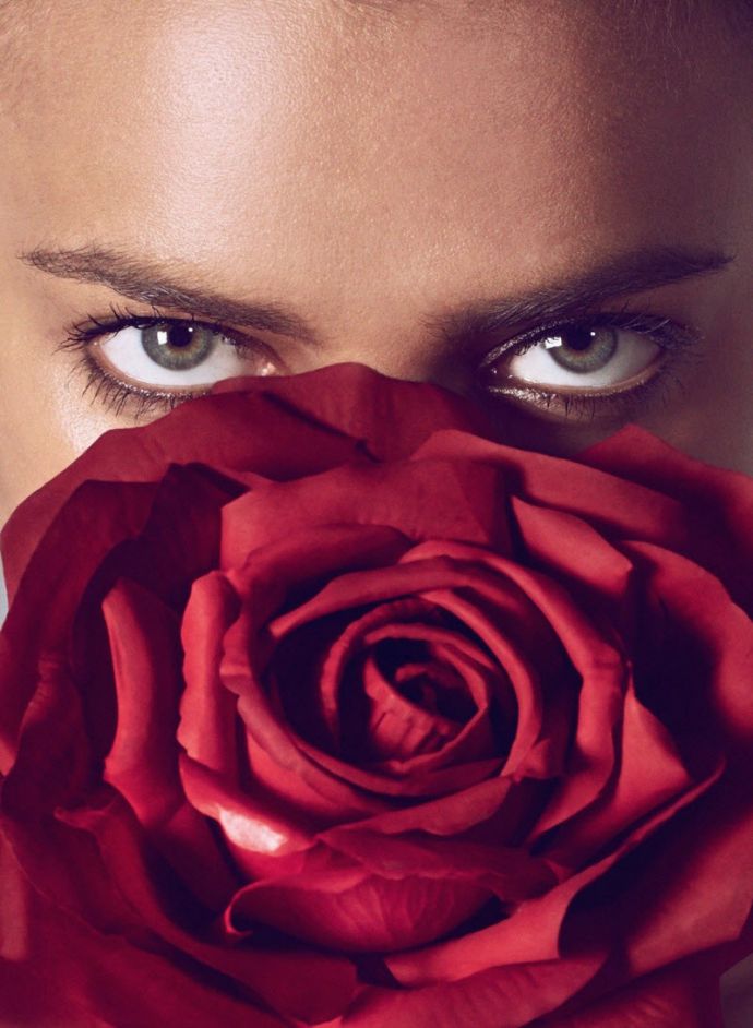 Ирина Шейк для китайского издания Harper’s Bazaar