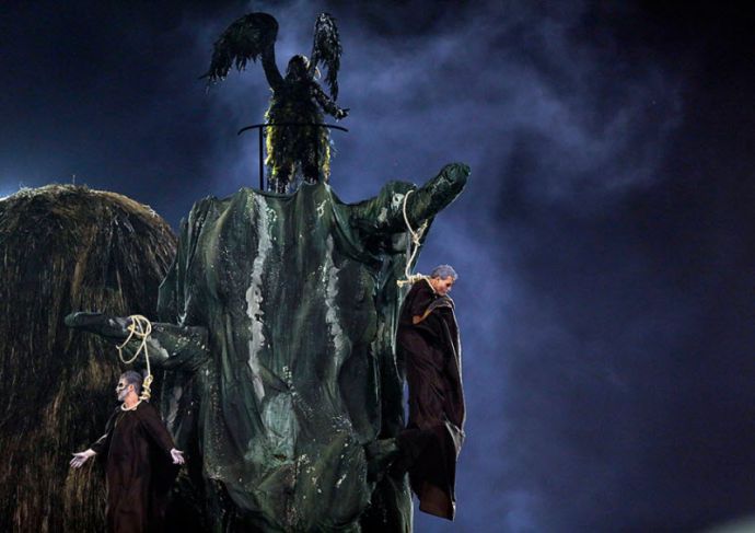 Карнавал в Сан-Паулу 2015: роскошные женщины и перья