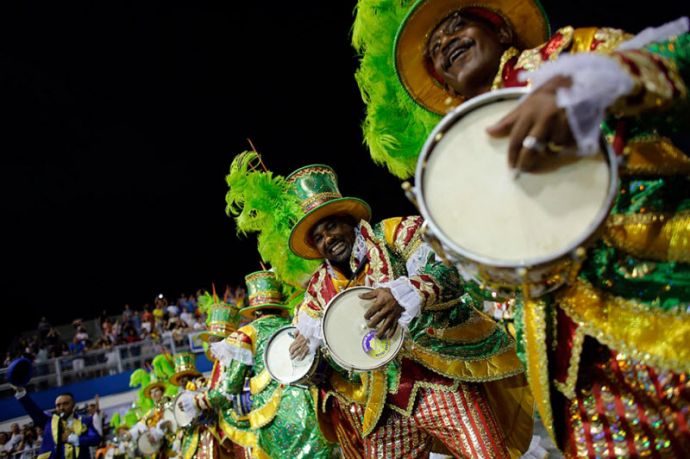 Карнавал в Сан-Паулу 2015: роскошные женщины и перья