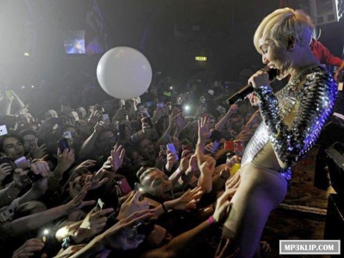 Майли Сайрус совсем сошла с ума