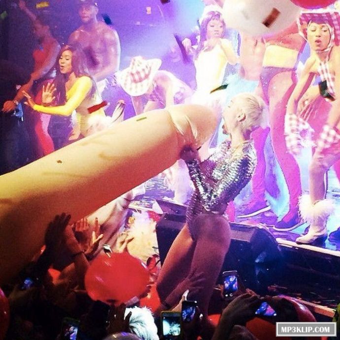 Майли Сайрус совсем сошла с ума