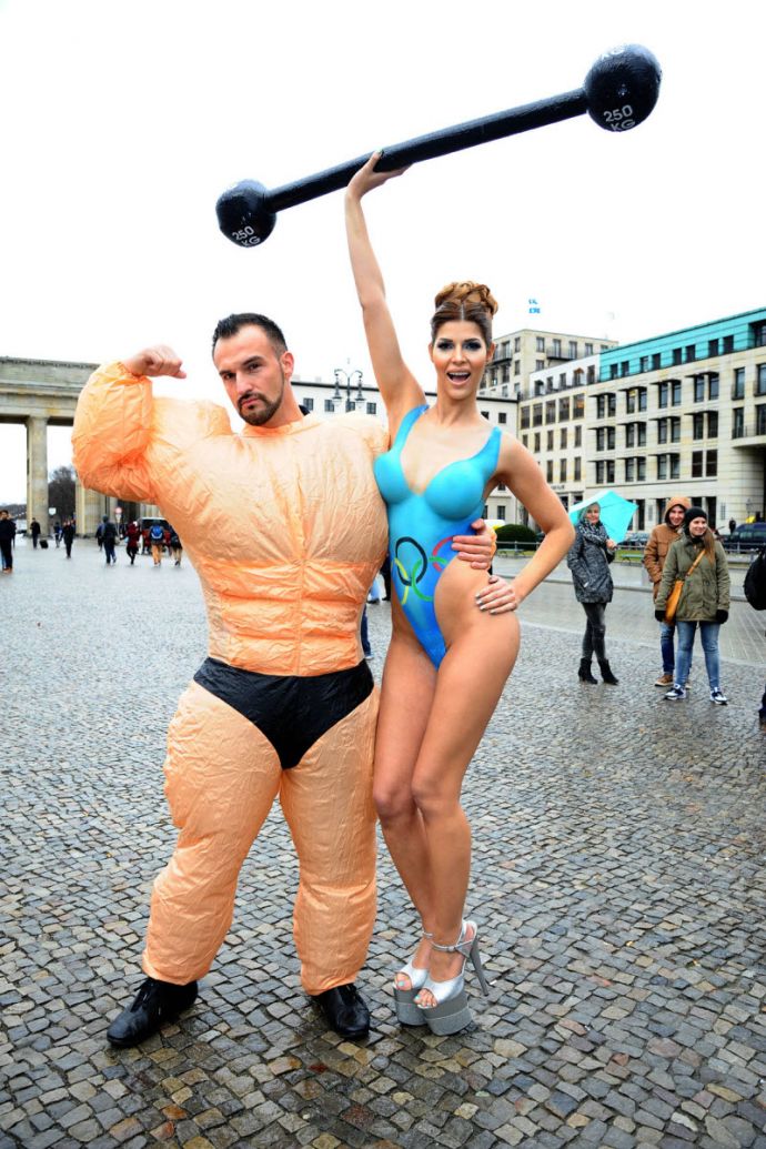 Микаэла Шефер в очередной голой фотосессии (эротика)