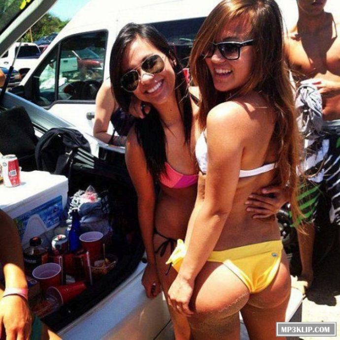 Ничто не выглядит лучше, чем красотки в бикини