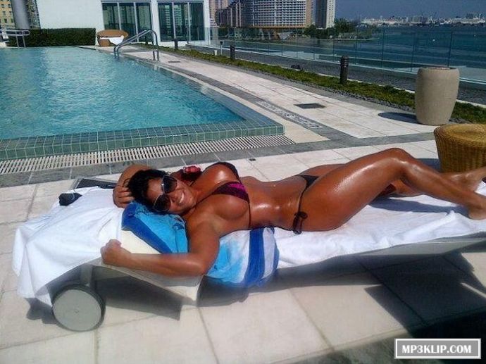 Ничто не выглядит лучше, чем красотки в бикини