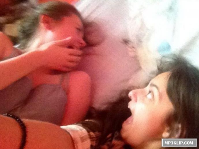 Паук и селфи девчонок