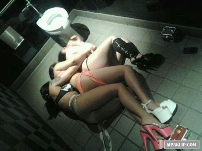 За кулисами в стрип-клубе