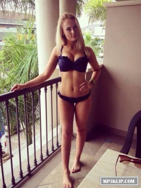 Жаркое лето и красотки в бикини