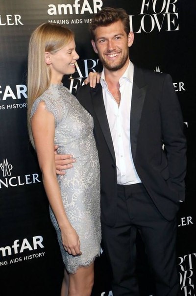 Алекс Петтифер с возлюбленной Марло Хорст на Moncler’s