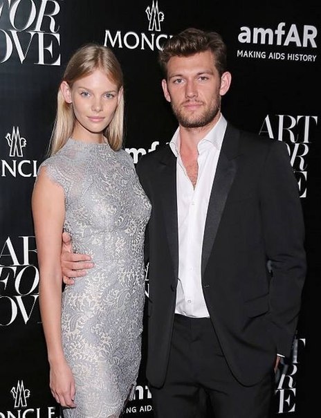 Алекс Петтифер с возлюбленной Марло Хорст на Moncler’s