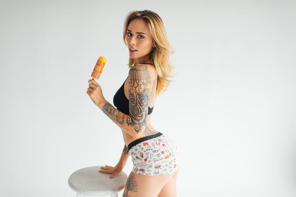 ALYSHA NETT медленно сосет мороженое