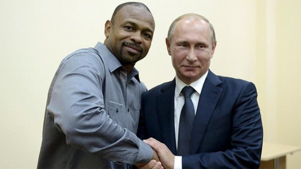 Американский боксер Рой Джонс официально стал гражданином РФ