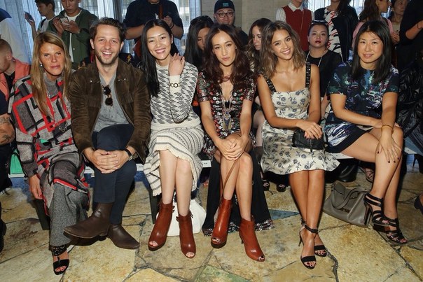 Джессика Альба на показе Tory Burch в Нью-Йорке