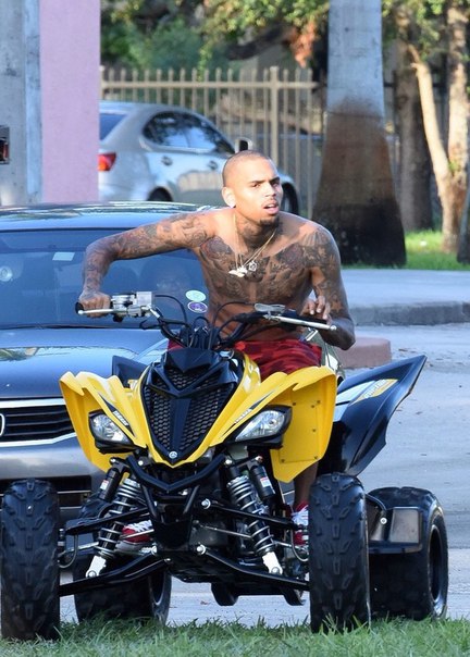 Крис Браун на съемках нового видеоклипа в Майями