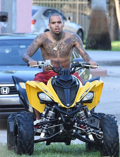 Крис Браун на съемках нового видеоклипа в Майями