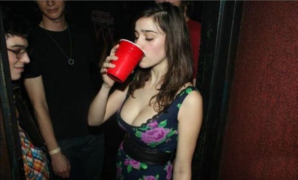 Куда пялимся?!