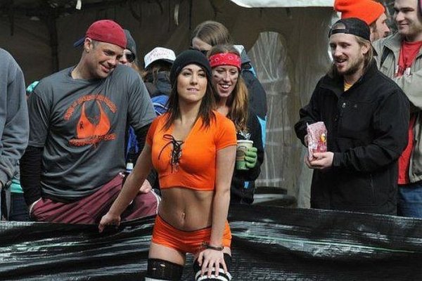 Куда пялимся?!