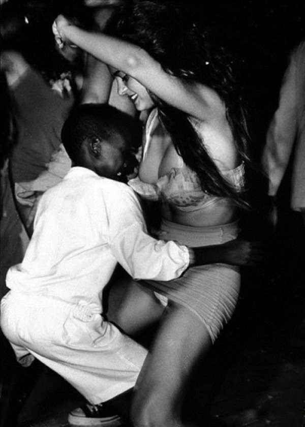 Куда пялимся?!