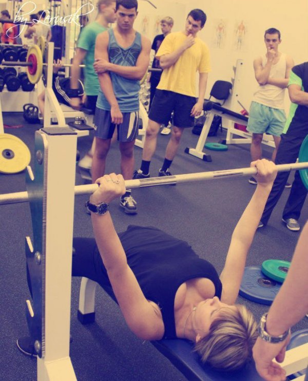 Куда пялимся?!