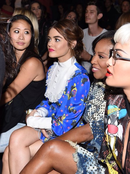 Люси Хейл на показе Jeremy Scott в Нью-Йорке