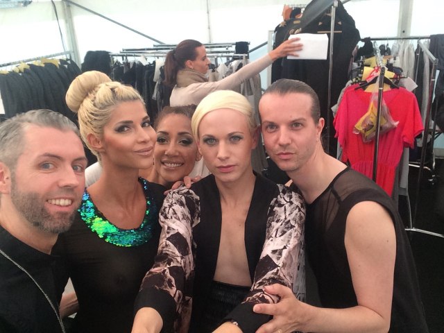 Микаэла Шефер в откровенном наряде