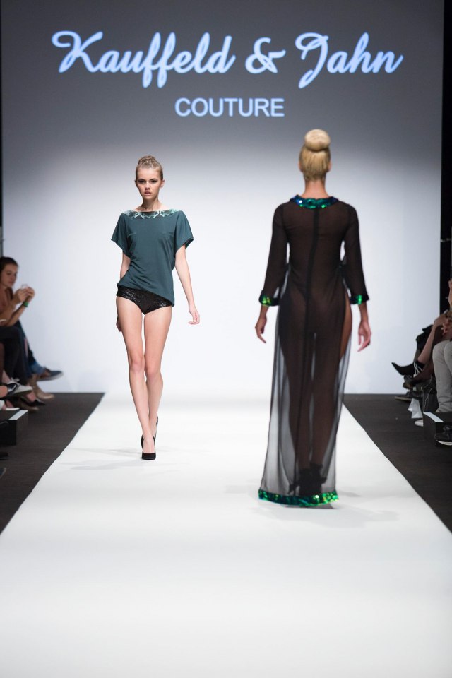 Микаэла Шефер в откровенном наряде