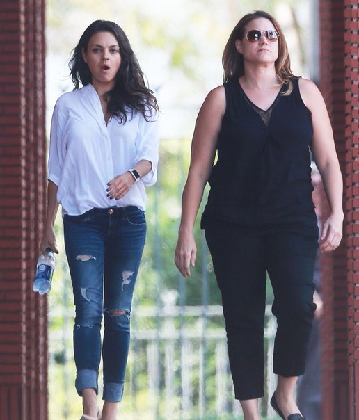 Мила Кунис в Бербанке - 8 сентября