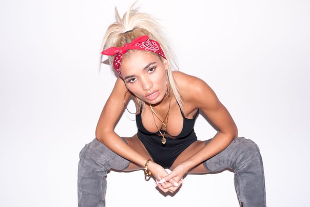 Певица Пиа Миа Перез (Pia Mia Perez) в фотосессии Терри Ричардсона Певица Пиа Миа Перез (Pia Mia Perez) в фотосессии Терри Ричардсона
