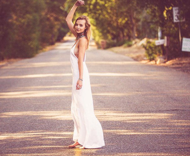 Сэйдж Бландел (Sage Blundell) в бикини Tiki (2015)