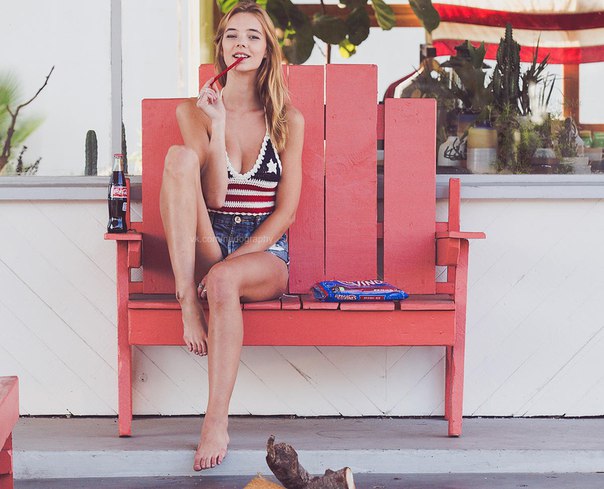 Сэйдж Бландел (Sage Blundell) в бикини Tiki (2015)