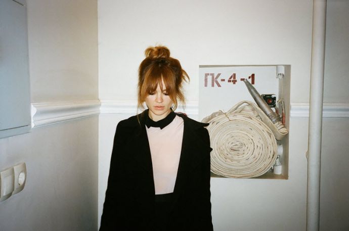 Девушки в постоветских подъездах