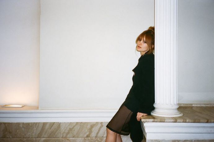 Девушки в постоветских подъездах