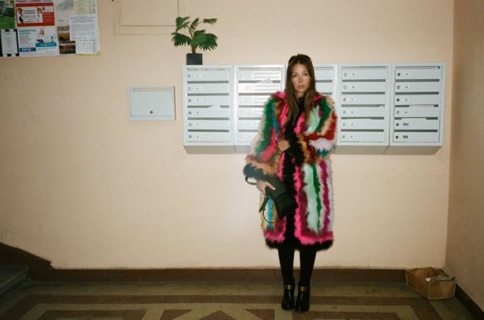 Девушки в постоветских подъездах