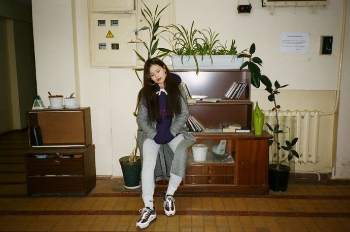 Девушки в постоветских подъездах