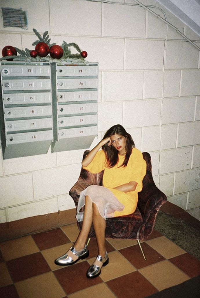 Девушки в постоветских подъездах