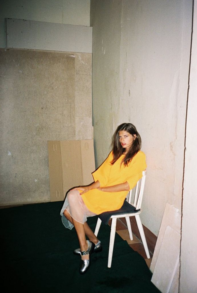 Девушки в постоветских подъездах