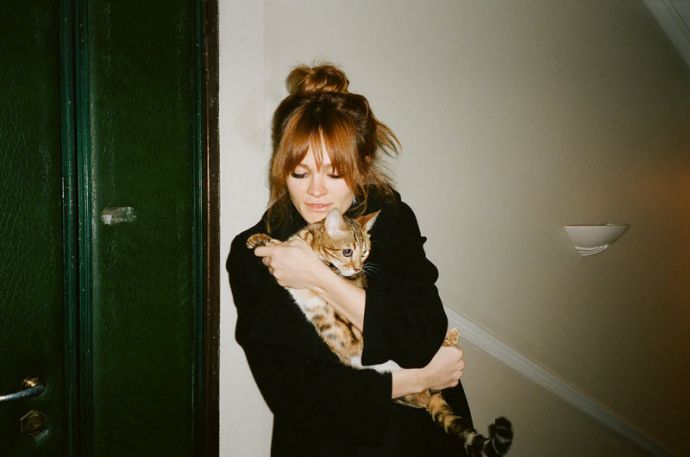 Девушки в постоветских подъездах