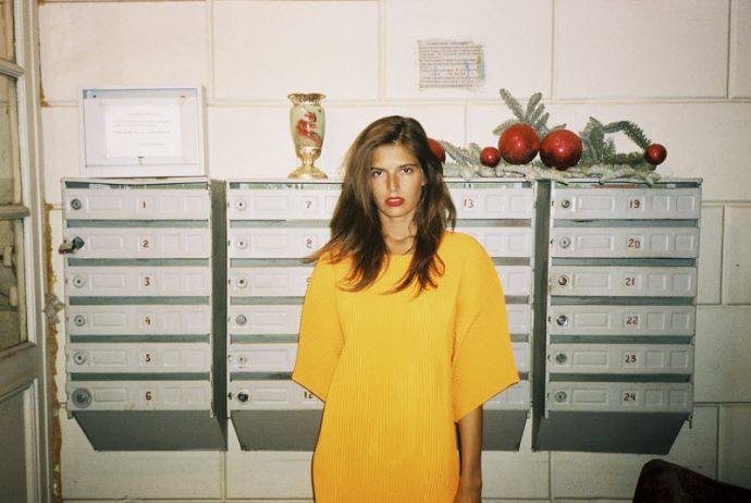 Девушки в постоветских подъездах