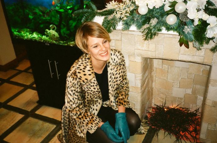 Девушки в постоветских подъездах