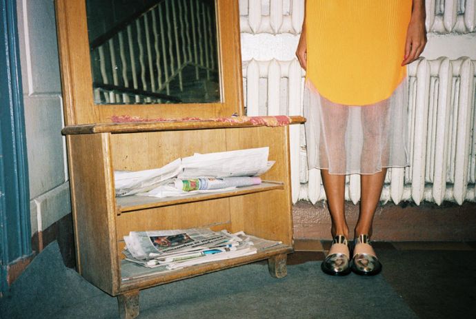 Девушки в постоветских подъездах