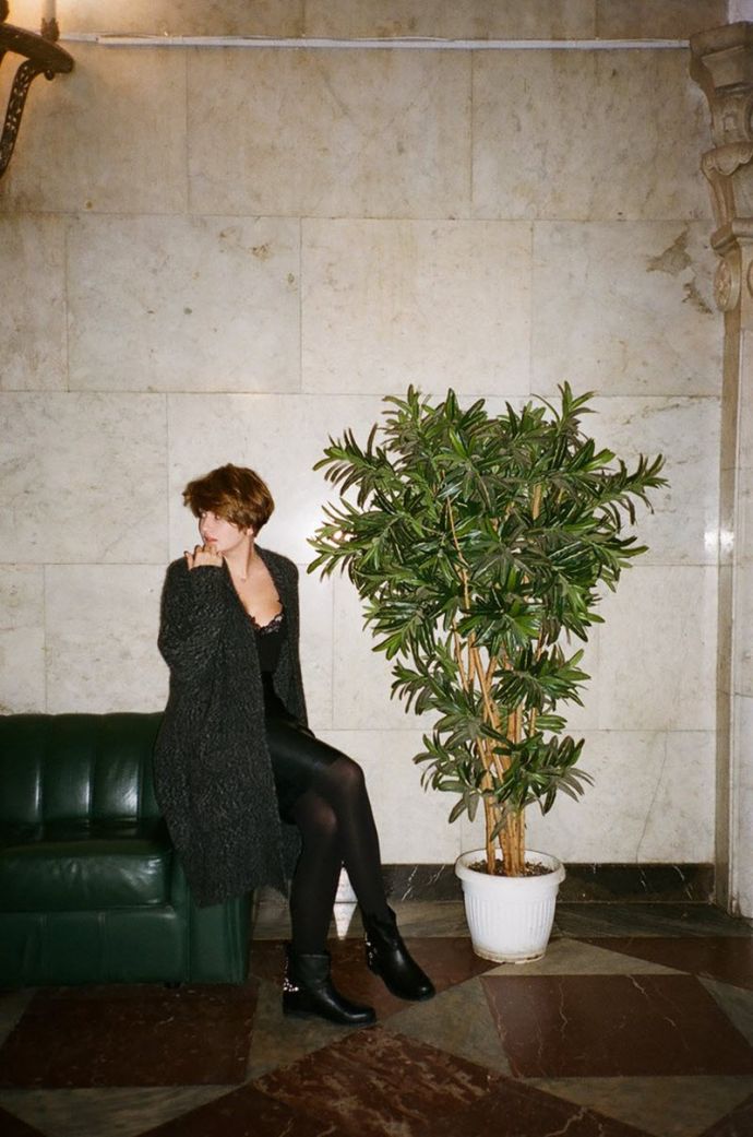 Девушки в постоветских подъездах